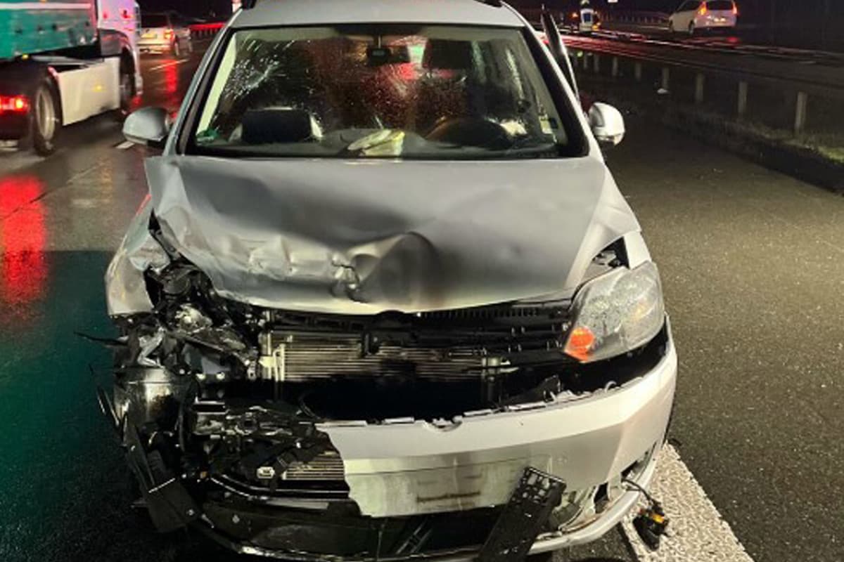 A2 Gütersloh NW – LKW-Fahrer verursacht Unfall von Pkw und flüchtet