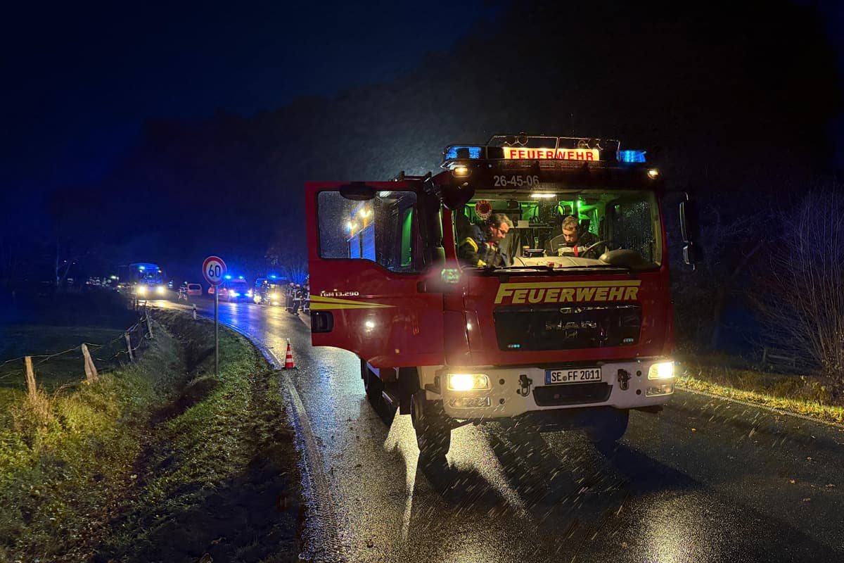 Groß Rönnau SH – Neun Feuerwehrleute bei Unfall verletzt