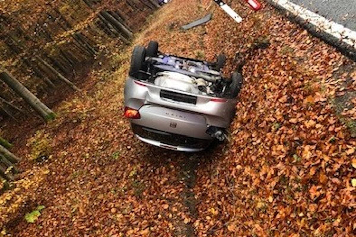 Martinshöhe – PKW kommt von der Fahrbahn ab