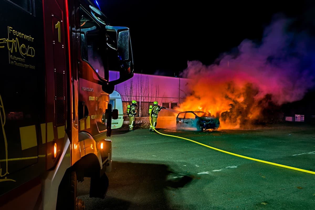Detmold NW – Pkw brennt in der Nacht vollständig aus