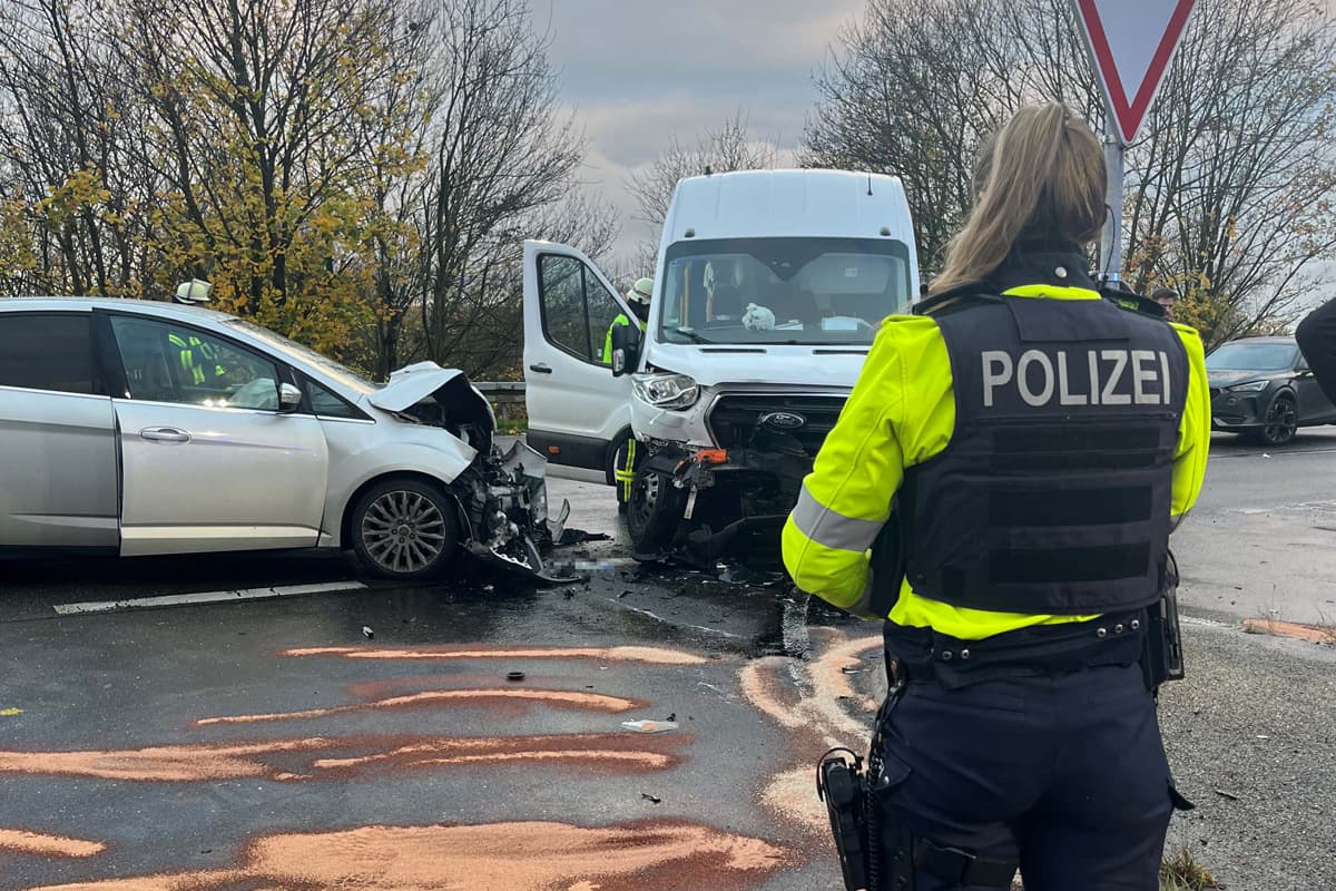 Elsdorf NW – Zwei Kinder und zwei Erwachsene bei Unfall verletzt