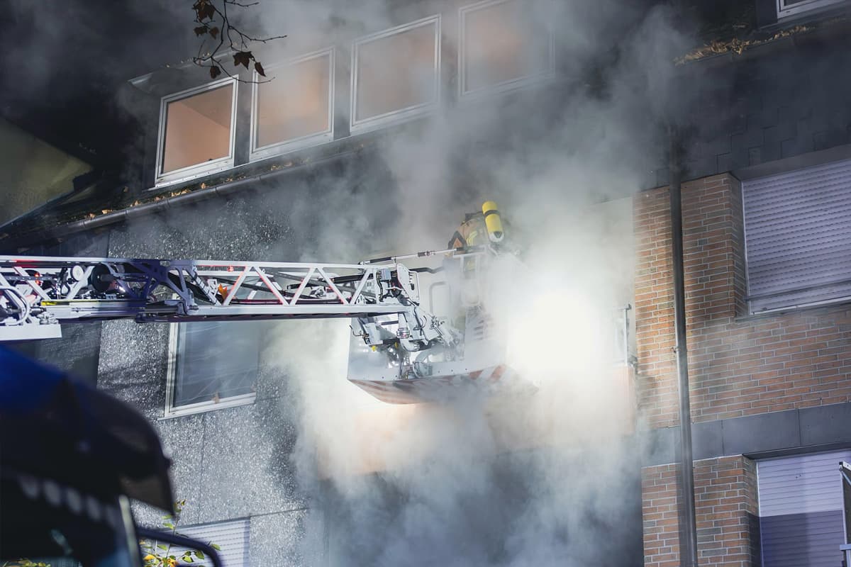 Essen NW – Umfangreiche Menschenrettung bei Brand in Mehrfamilienhaus