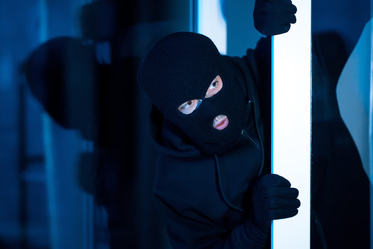 Zeugenaufruf in Buchholz NI – Mutter und Tochter bei Überfall gefesselt und beraubt