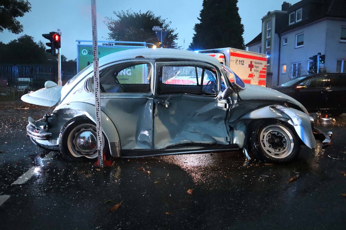 Bremerhaven – Oldtimer bei Unfall zerstört