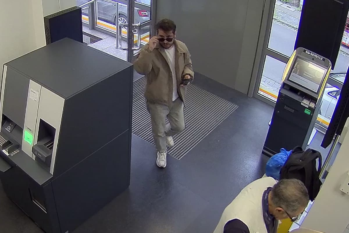 Frankfurt HE – Falsche Polizisten nach Diebstahl von EC-Karte gesucht