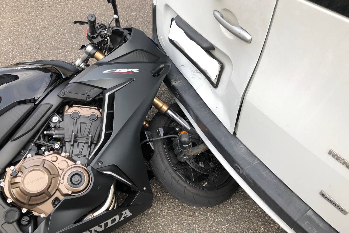 Bad Kreuznach – Verkehrsunfall zwischen Motorradfahrer und PKW-Fahrer